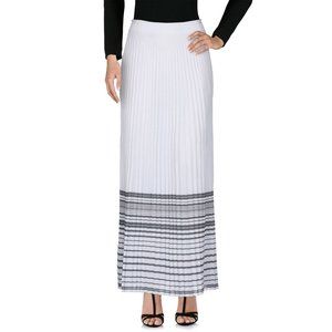 Luxury, elegant pleated maxi skirt Size 4 White/Grey stripes